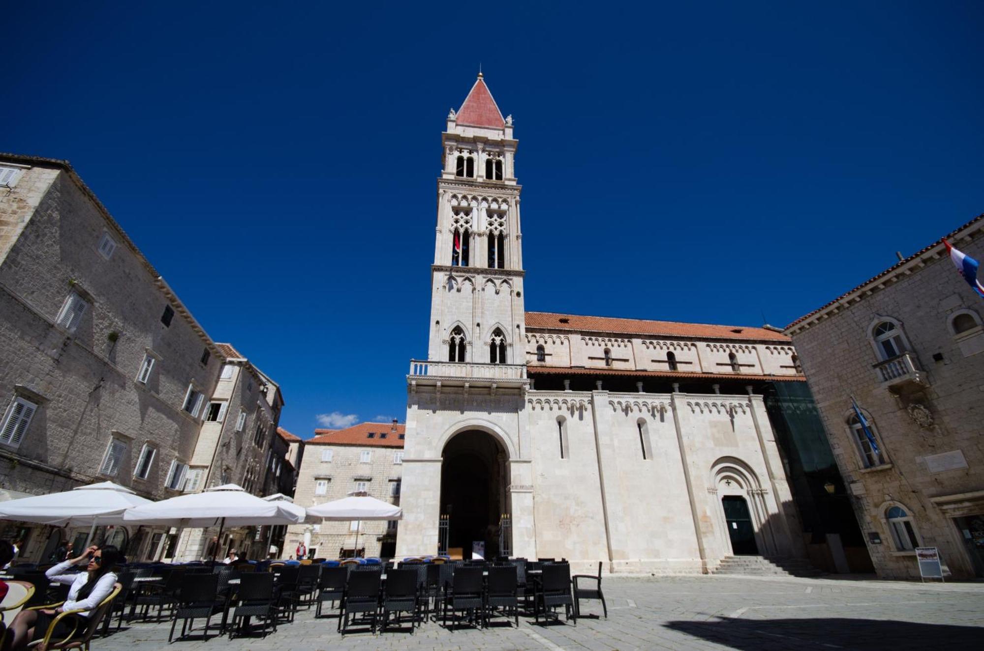 Apartments Lea Trogir Bagian luar foto