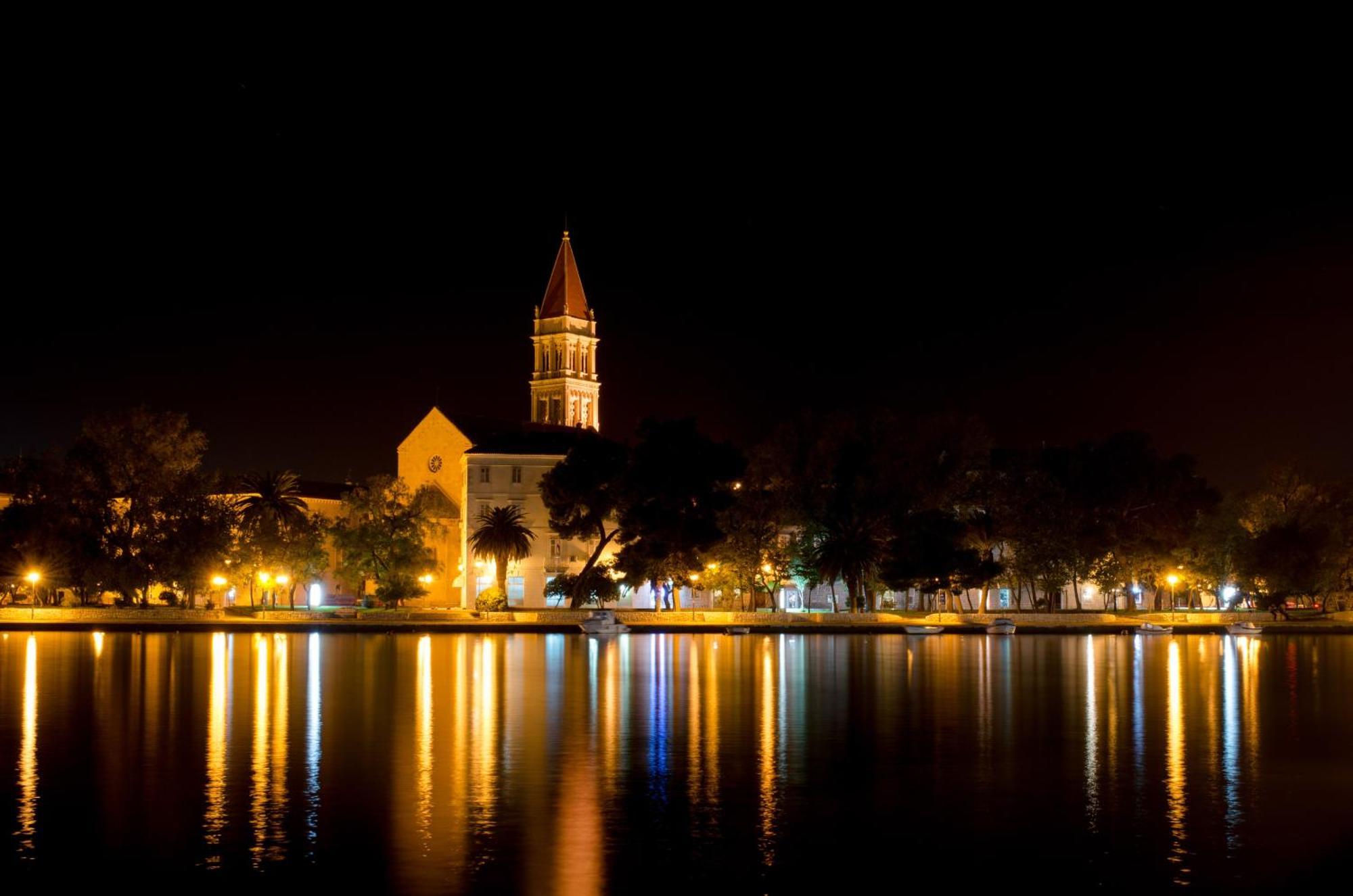 Apartments Lea Trogir Bagian luar foto