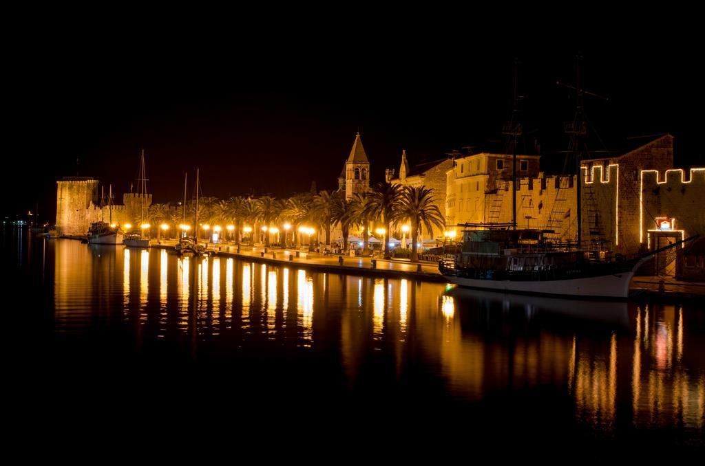 Apartments Lea Trogir Bagian luar foto